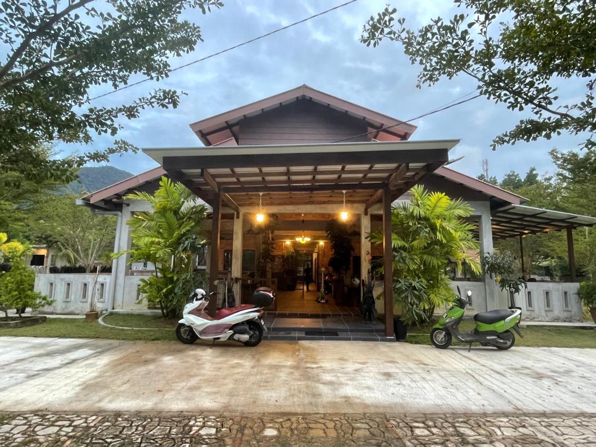 Pangkor Nature View House Pekan Pangkor Exterior photo